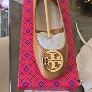 Tory burch flat